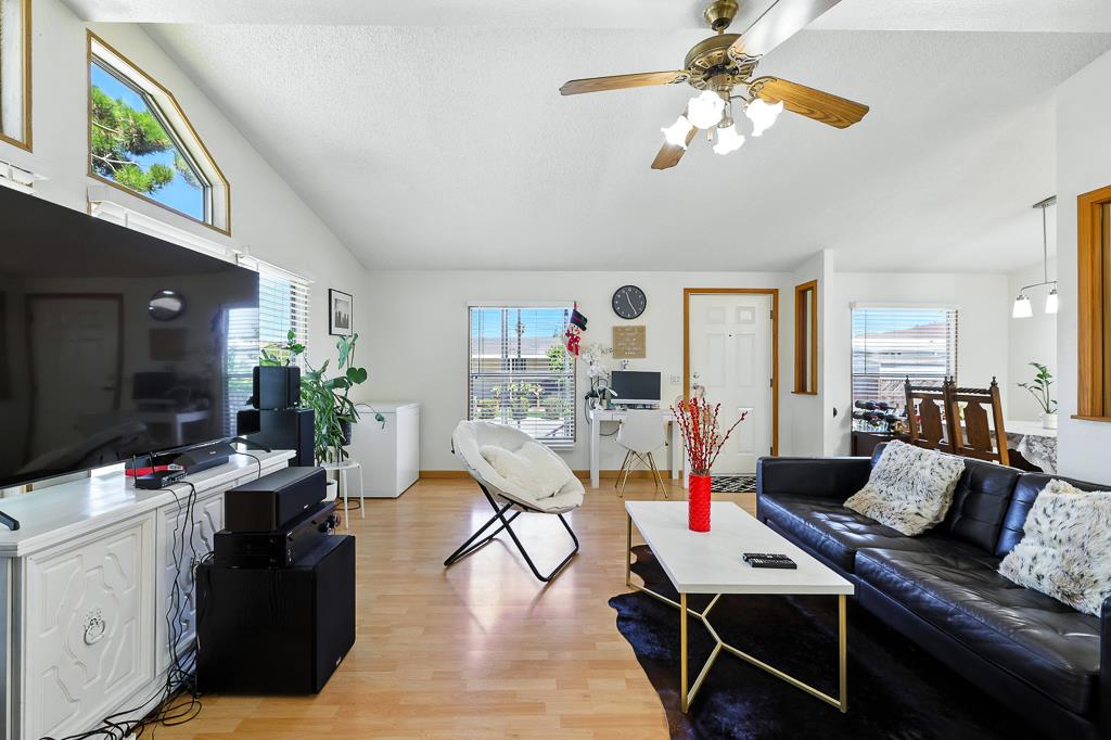 Detail Gallery Image 3 of 40 For 6130 Monterey Rd #260,  San Jose,  CA 95138 - 3 Beds | 2 Baths