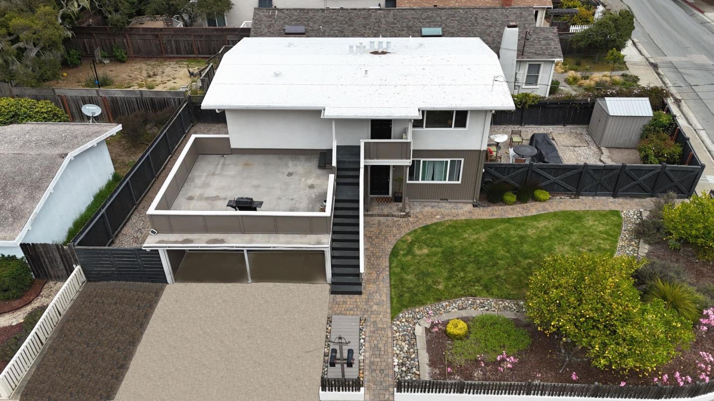 Detail Gallery Image 2 of 27 For 700 Rosemont Ave, Pacific Grove,  CA 93950 - 4 Beds | 2 Baths