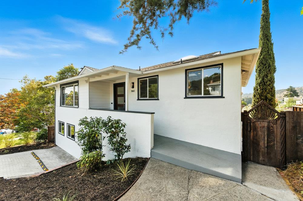 Detail Gallery Image 3 of 53 For 1961 Alden St, Belmont,  CA 94002 - 5 Beds | 4 Baths