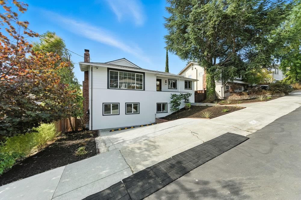 Detail Gallery Image 5 of 53 For 1961 Alden St, Belmont,  CA 94002 - 5 Beds | 4 Baths