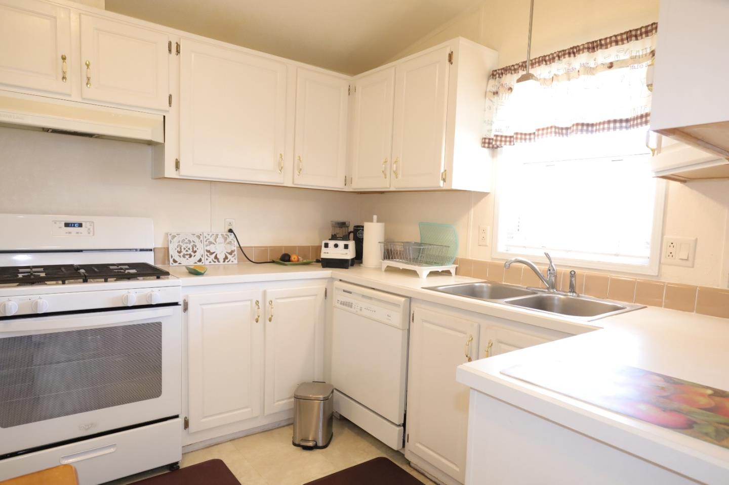 Detail Gallery Image 18 of 27 For 1220 Tasman Dr #304,  Sunnyvale,  CA 94089 - 3 Beds | 2 Baths