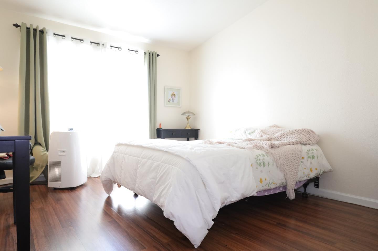 Detail Gallery Image 4 of 27 For 1220 Tasman Dr #304,  Sunnyvale,  CA 94089 - 3 Beds | 2 Baths