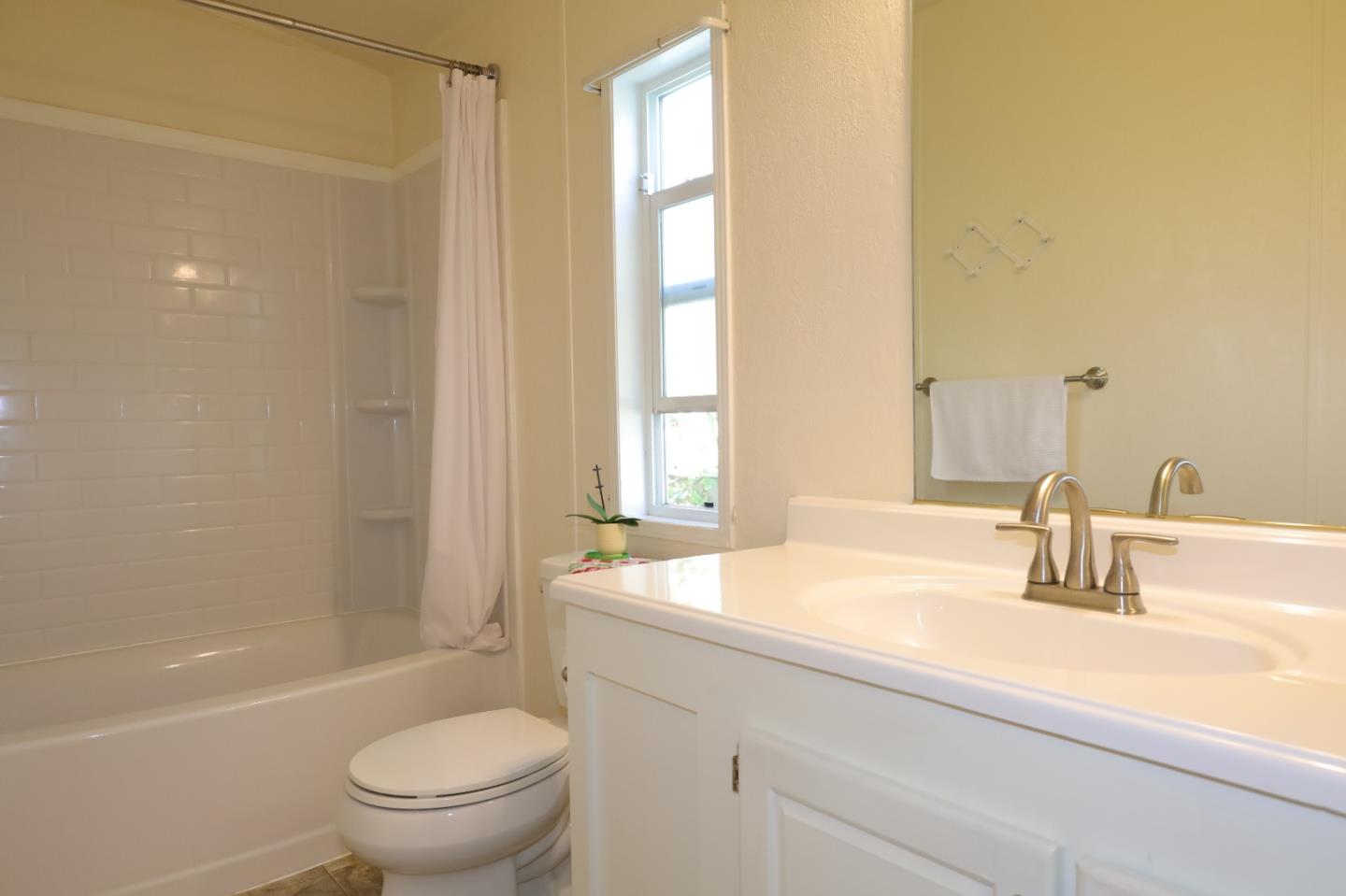Detail Gallery Image 6 of 27 For 1220 Tasman Dr #304,  Sunnyvale,  CA 94089 - 3 Beds | 2 Baths