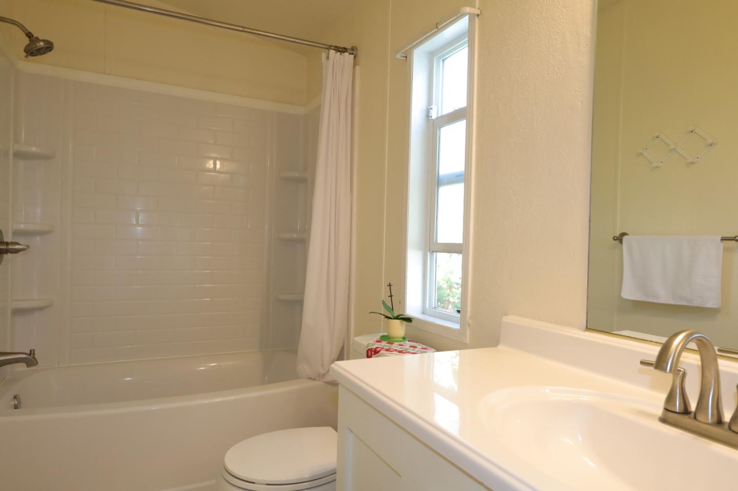Detail Gallery Image 7 of 27 For 1220 Tasman Dr #304,  Sunnyvale,  CA 94089 - 3 Beds | 2 Baths