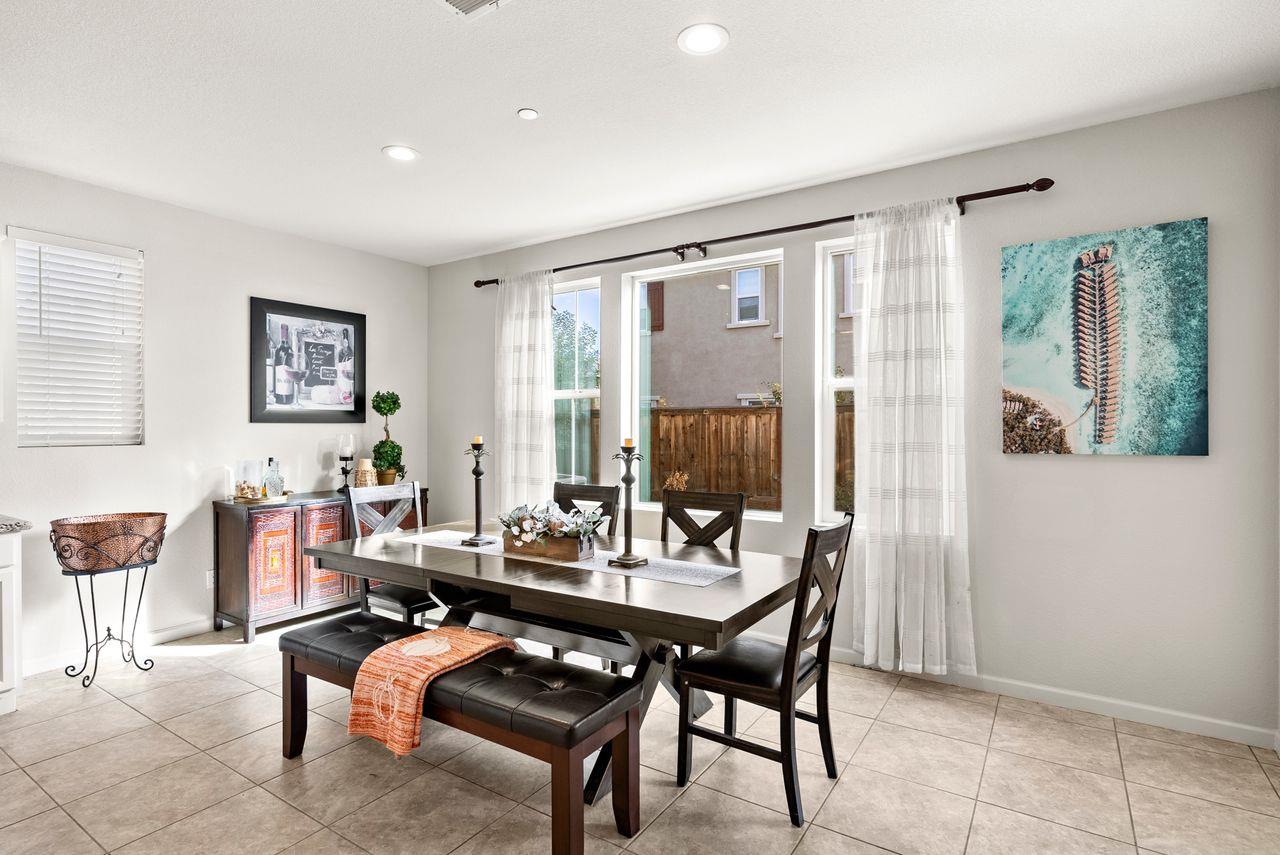 Detail Gallery Image 10 of 48 For 1070 S Atwood Ct, Mountain House,  CA 95391 - 5 Beds | 4/1 Baths