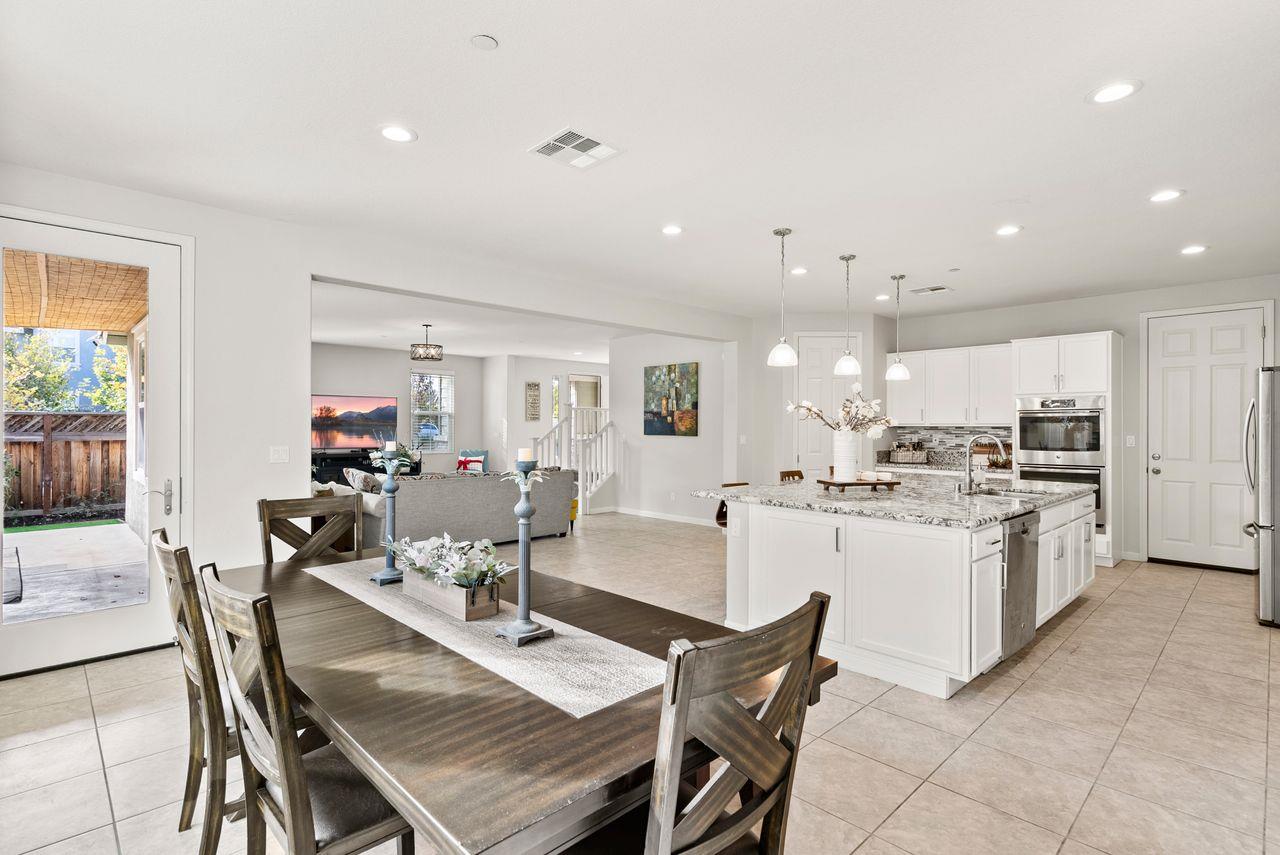 Detail Gallery Image 11 of 48 For 1070 S Atwood Ct, Mountain House,  CA 95391 - 5 Beds | 4/1 Baths