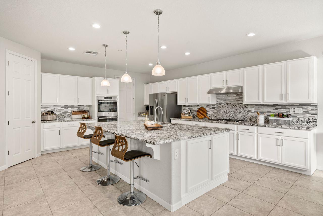 Detail Gallery Image 13 of 48 For 1070 S Atwood Ct, Mountain House,  CA 95391 - 5 Beds | 4/1 Baths