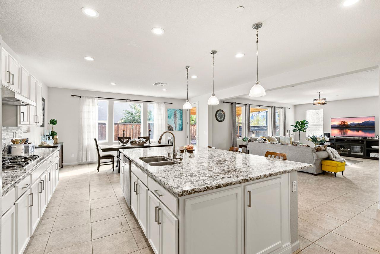 Detail Gallery Image 17 of 48 For 1070 S Atwood Ct, Mountain House,  CA 95391 - 5 Beds | 4/1 Baths