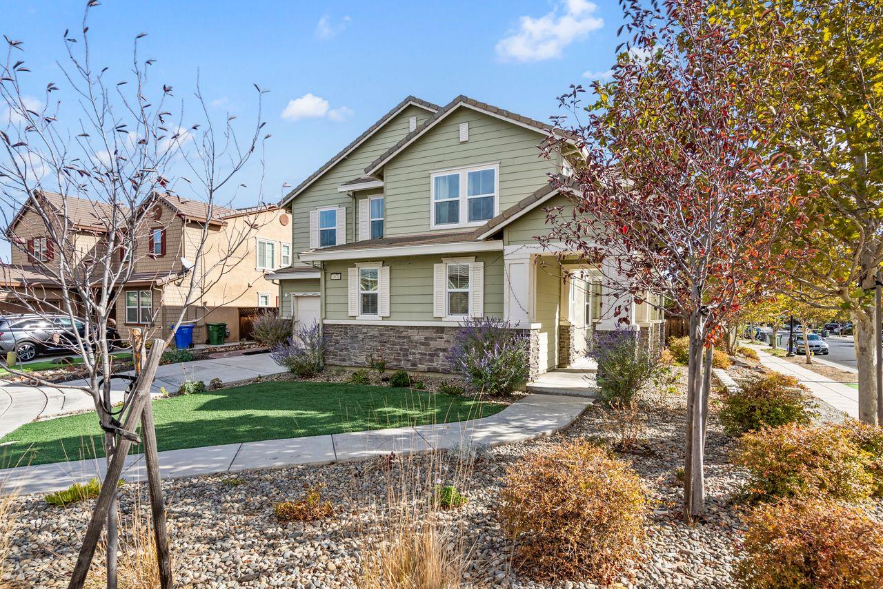 Detail Gallery Image 2 of 48 For 1070 S Atwood Ct, Mountain House,  CA 95391 - 5 Beds | 4/1 Baths