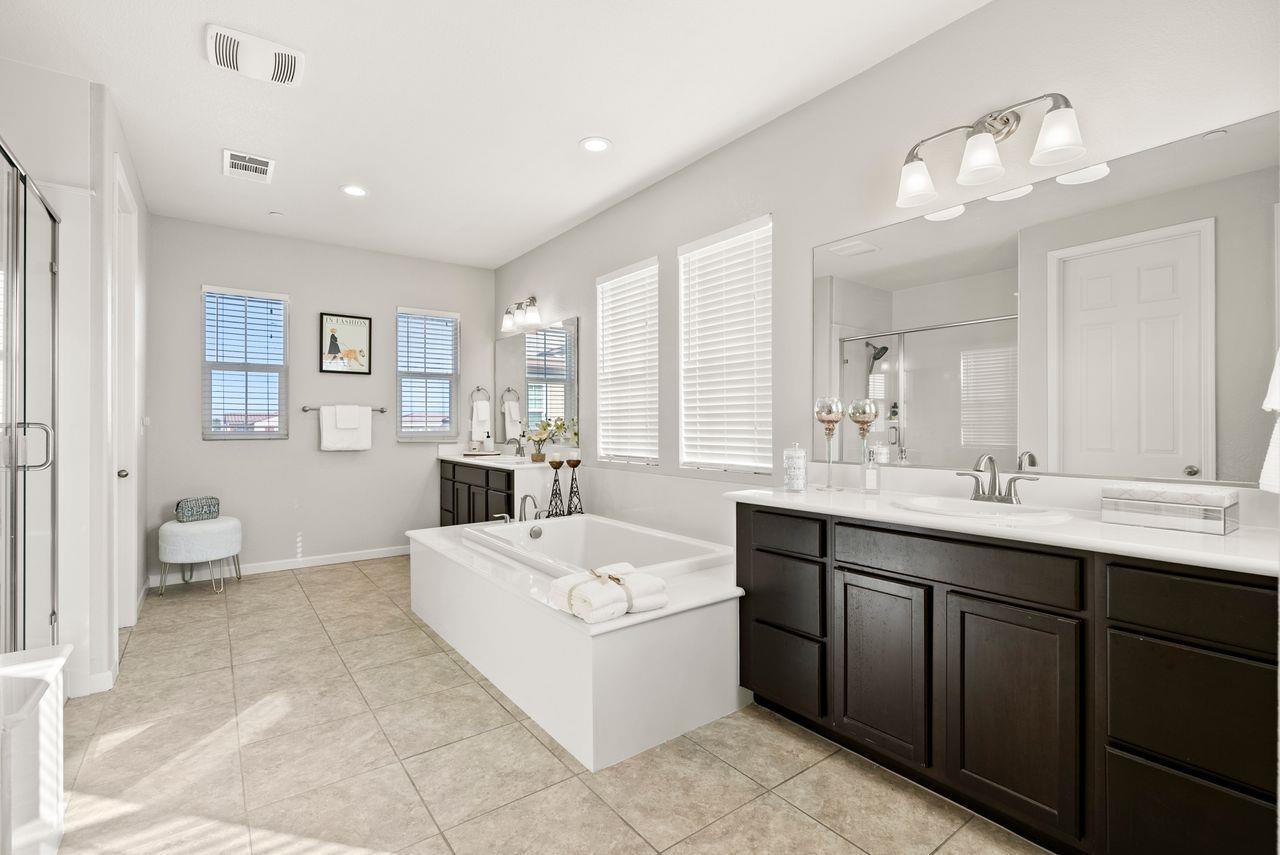 Detail Gallery Image 35 of 48 For 1070 S Atwood Ct, Mountain House,  CA 95391 - 5 Beds | 4/1 Baths