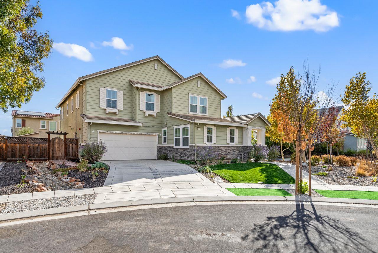 Detail Gallery Image 4 of 48 For 1070 S Atwood Ct, Mountain House,  CA 95391 - 5 Beds | 4/1 Baths