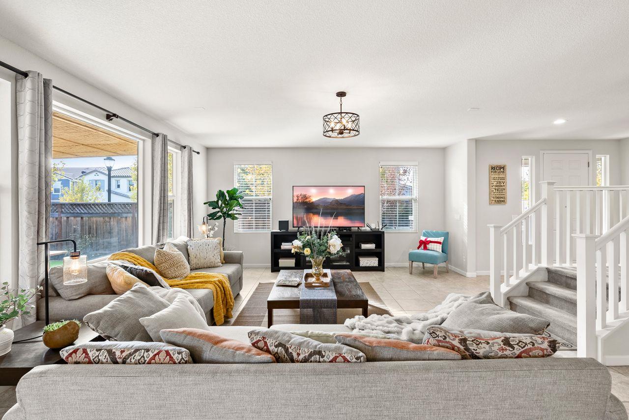 Detail Gallery Image 6 of 48 For 1070 S Atwood Ct, Mountain House,  CA 95391 - 5 Beds | 4/1 Baths