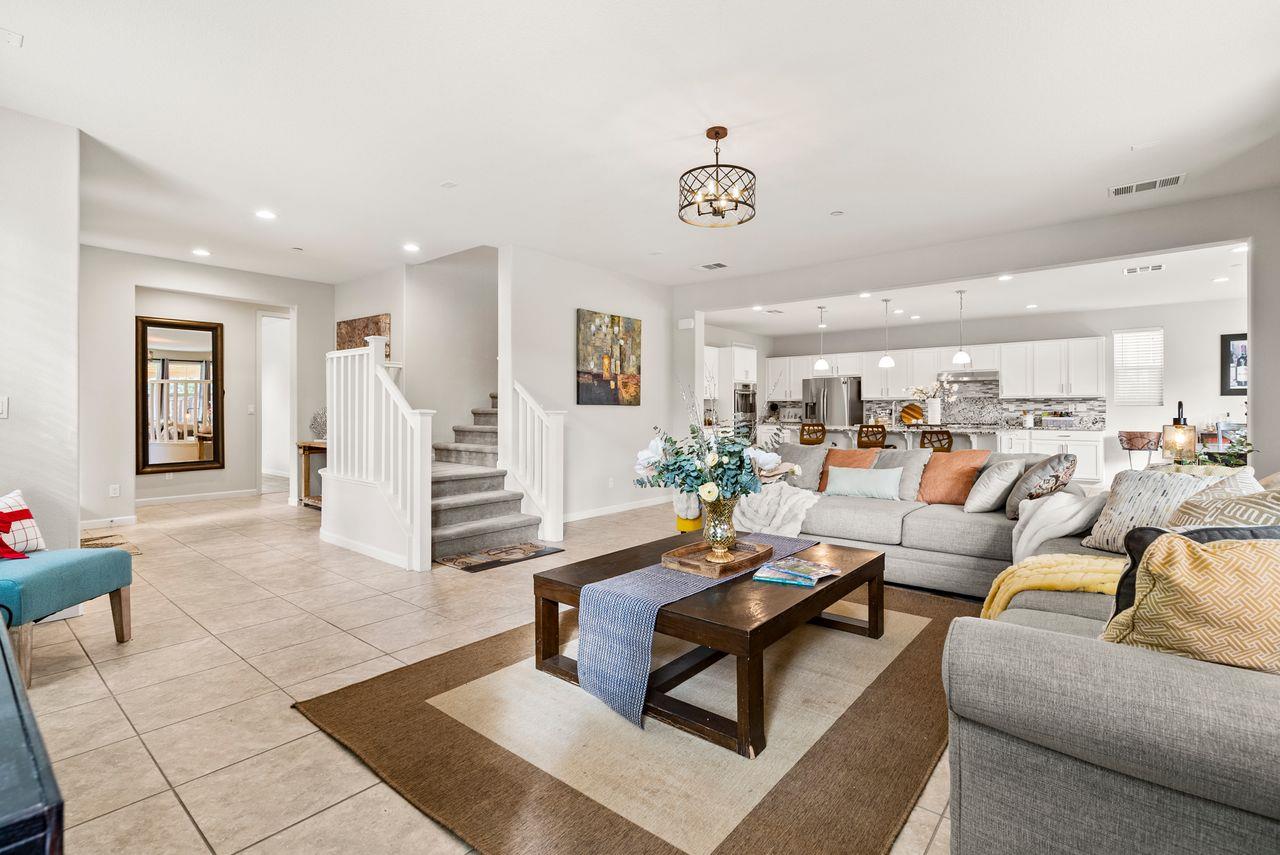 Detail Gallery Image 8 of 48 For 1070 S Atwood Ct, Mountain House,  CA 95391 - 5 Beds | 4/1 Baths