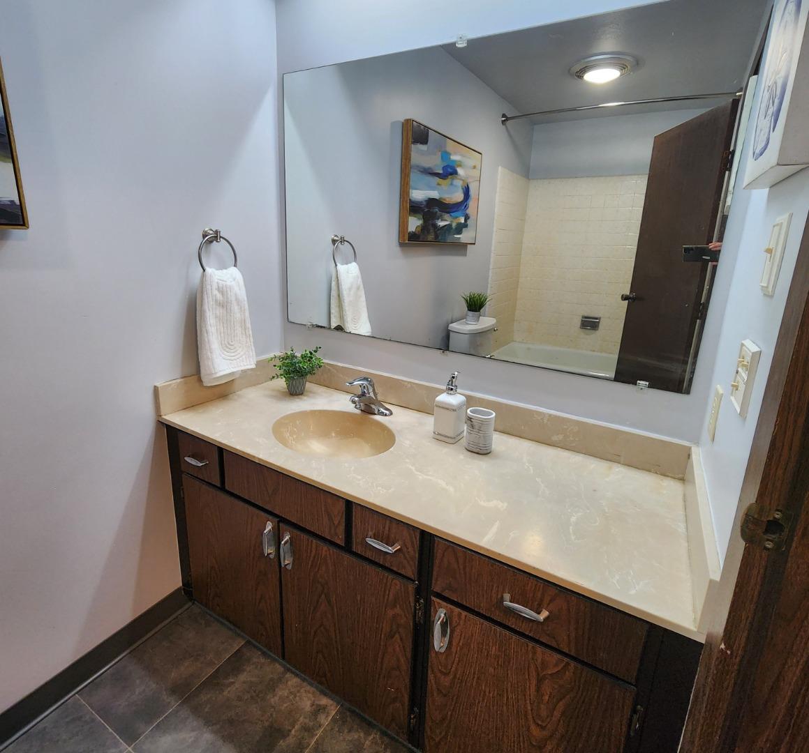 Detail Gallery Image 13 of 24 For 1500 Broadway #205,  Burlingame,  CA 94010 - 2 Beds | 2 Baths