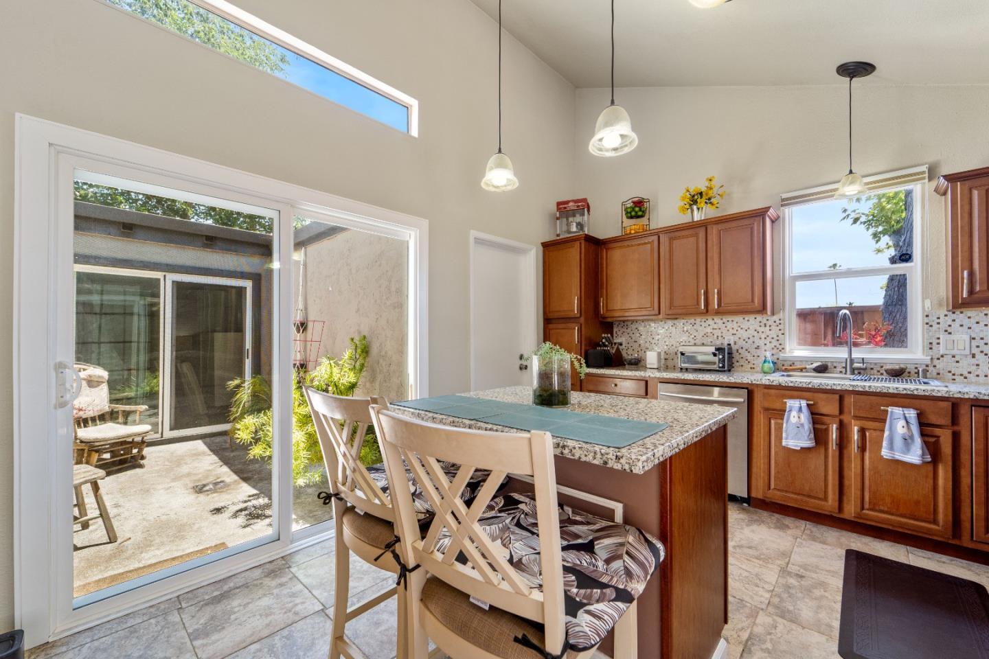 Detail Gallery Image 10 of 35 For 33 Hayes Ave, San Jose,  CA 95123 - 4 Beds | 2 Baths