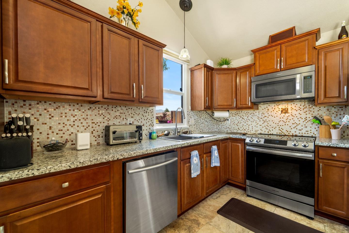 Detail Gallery Image 12 of 35 For 33 Hayes Ave, San Jose,  CA 95123 - 4 Beds | 2 Baths