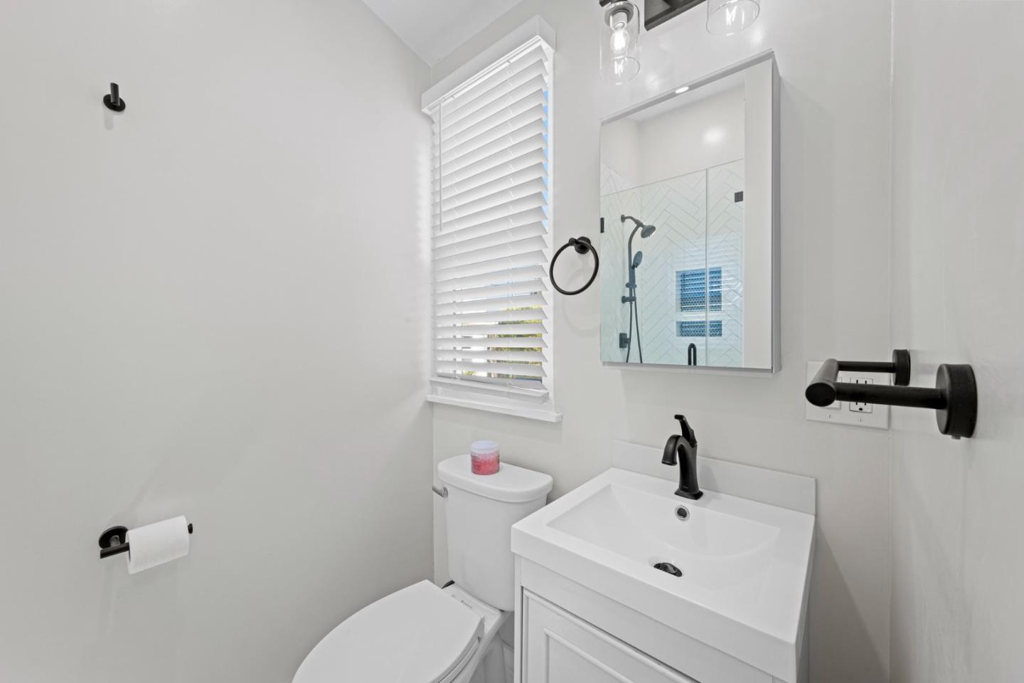 Detail Gallery Image 10 of 20 For 194 4th St, Gilroy,  CA 95020 - 4 Beds | 4 Baths