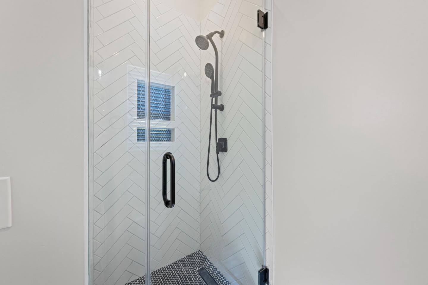 Detail Gallery Image 12 of 20 For 194 4th St, Gilroy,  CA 95020 - 4 Beds | 4 Baths