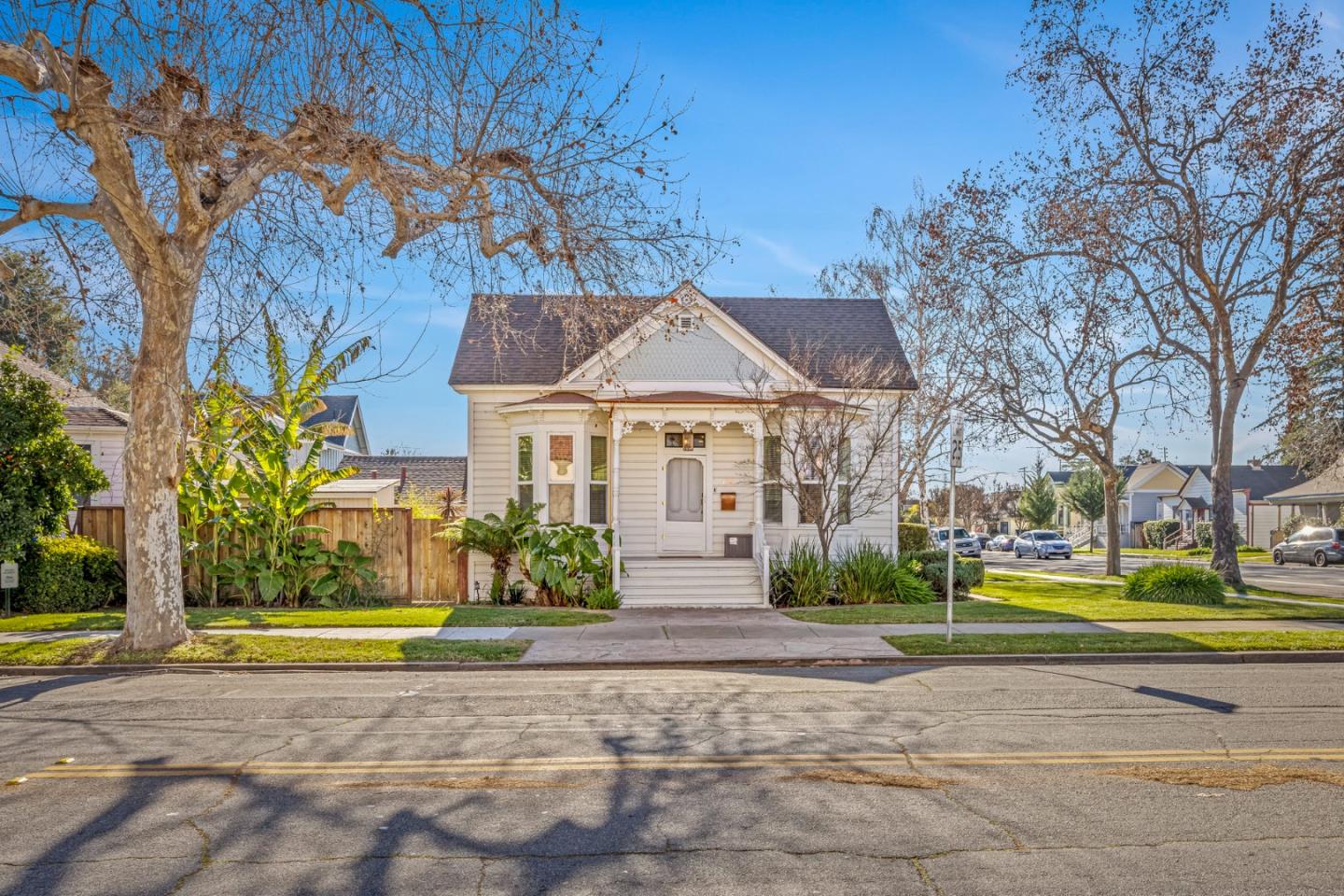 Detail Gallery Image 5 of 20 For 194 4th St, Gilroy,  CA 95020 - 4 Beds | 4 Baths
