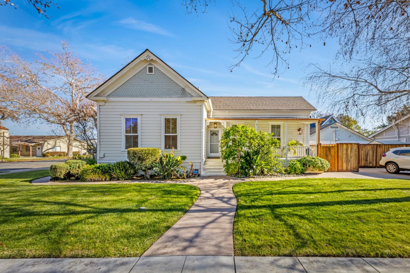 Detail Gallery Image 6 of 20 For 194 4th St, Gilroy,  CA 95020 - 4 Beds | 4 Baths