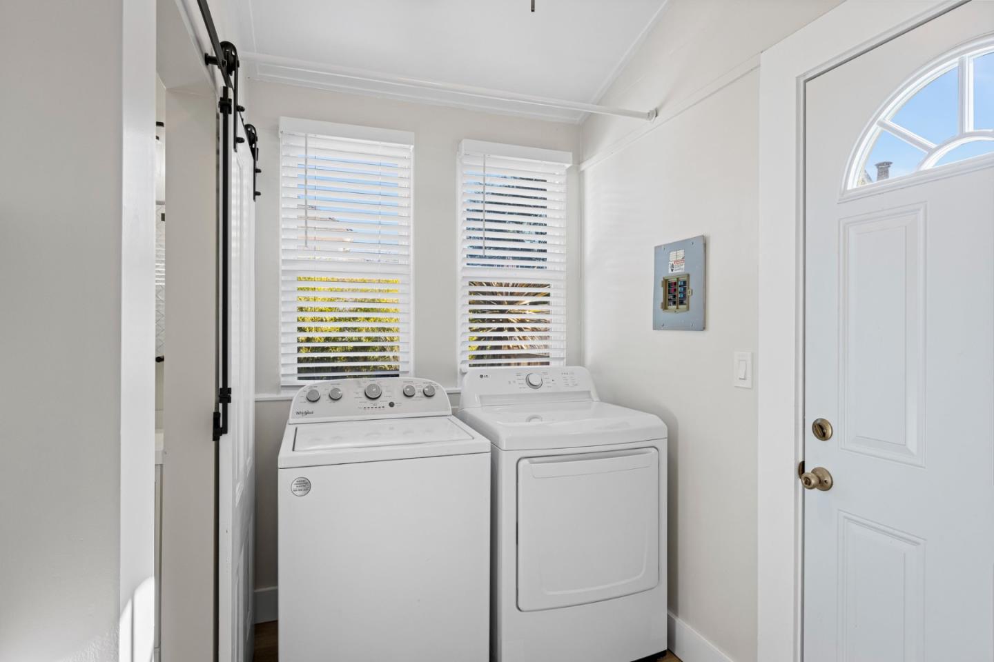 Detail Gallery Image 9 of 20 For 194 4th St, Gilroy,  CA 95020 - 4 Beds | 4 Baths