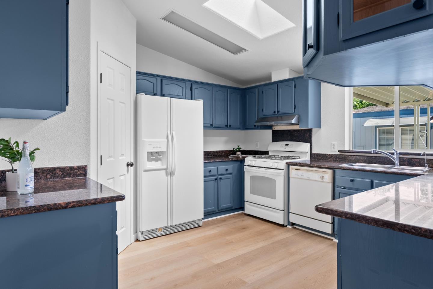 Detail Gallery Image 6 of 30 For 2759 Whispering Hills Dr #2759,  San Jose,  CA 95148 - 3 Beds | 2 Baths