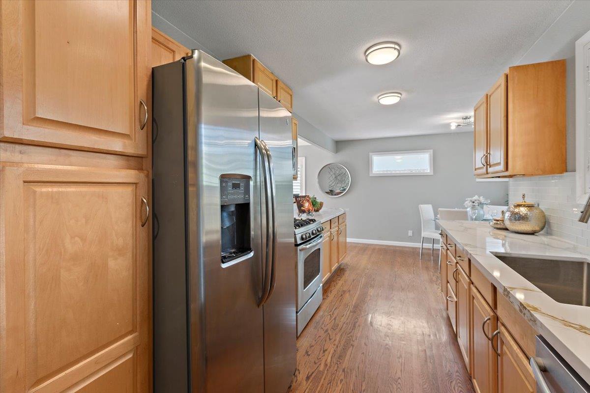Detail Gallery Image 4 of 30 For 739 Pritchard Ct, Santa Clara,  CA 95051 - 4 Beds | 2/1 Baths