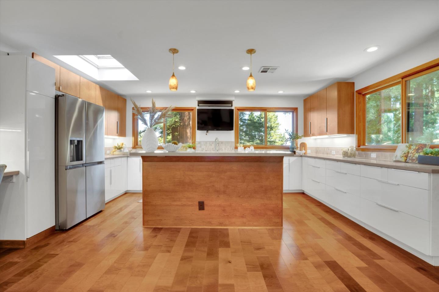 Detail Gallery Image 12 of 56 For 12 Summit Rd, Woodside,  CA 94062 - 4 Beds | 3/1 Baths