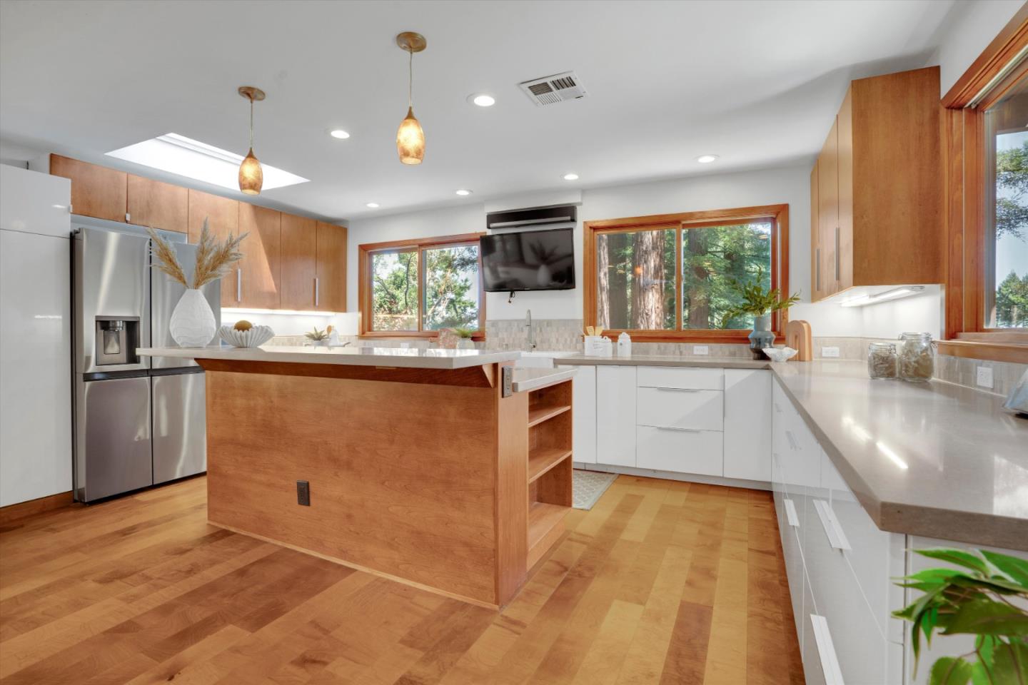 Detail Gallery Image 13 of 56 For 12 Summit Rd, Woodside,  CA 94062 - 4 Beds | 3/1 Baths