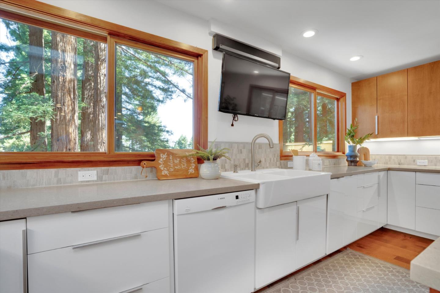 Detail Gallery Image 15 of 56 For 12 Summit Rd, Woodside,  CA 94062 - 4 Beds | 3/1 Baths