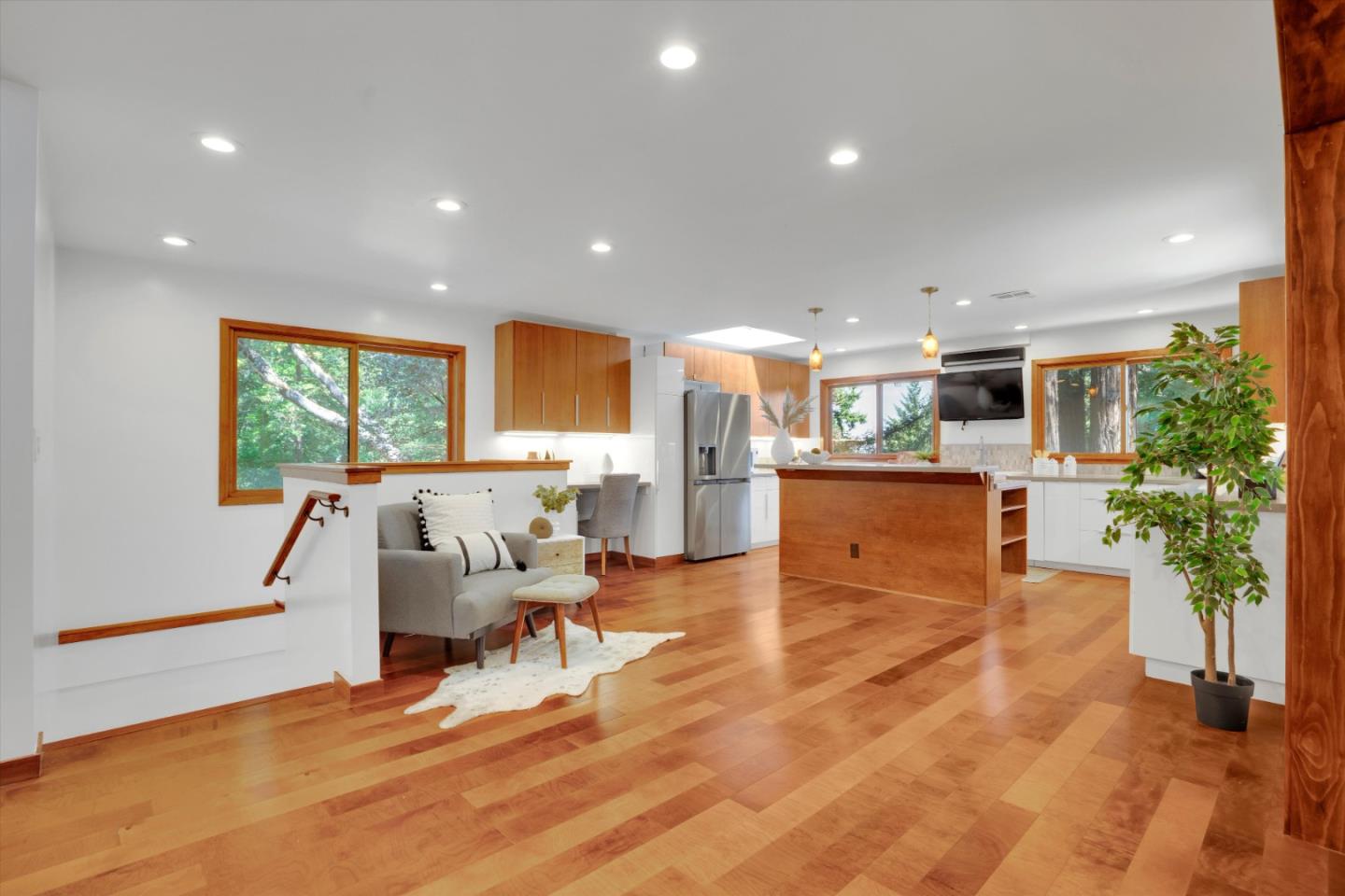 Detail Gallery Image 17 of 56 For 12 Summit Rd, Woodside,  CA 94062 - 4 Beds | 3/1 Baths