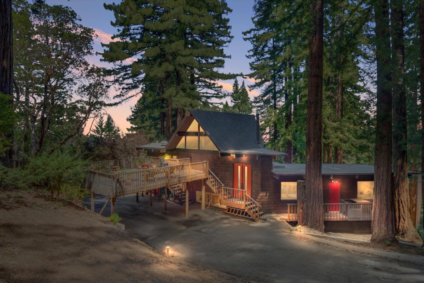 Detail Gallery Image 2 of 56 For 12 Summit Rd, Woodside,  CA 94062 - 4 Beds | 3/1 Baths