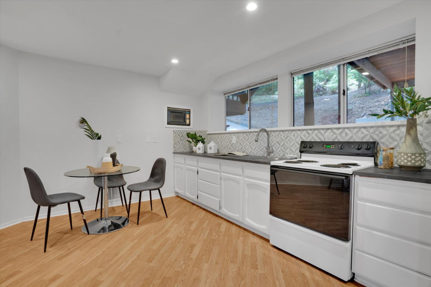 Detail Gallery Image 40 of 56 For 12 Summit Rd, Woodside,  CA 94062 - 4 Beds | 3/1 Baths