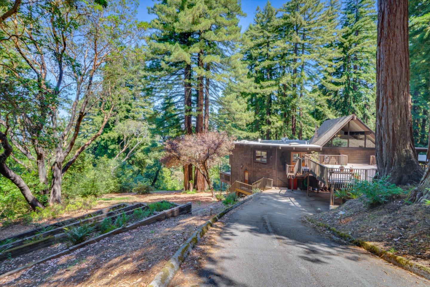 Detail Gallery Image 49 of 56 For 12 Summit Rd, Woodside,  CA 94062 - 4 Beds | 3/1 Baths