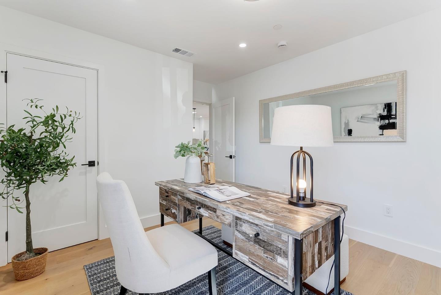 Detail Gallery Image 16 of 45 For 827 S Idaho St, San Mateo,  CA 94402 - 4 Beds | 4 Baths