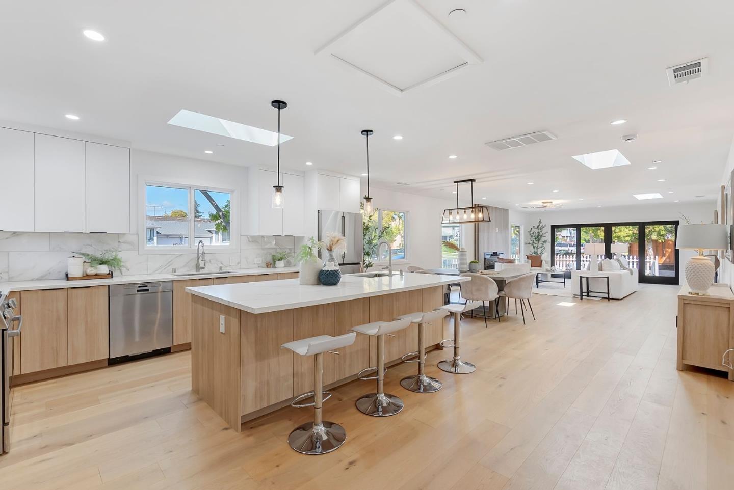 Detail Gallery Image 2 of 45 For 827 S Idaho St, San Mateo,  CA 94402 - 4 Beds | 4 Baths