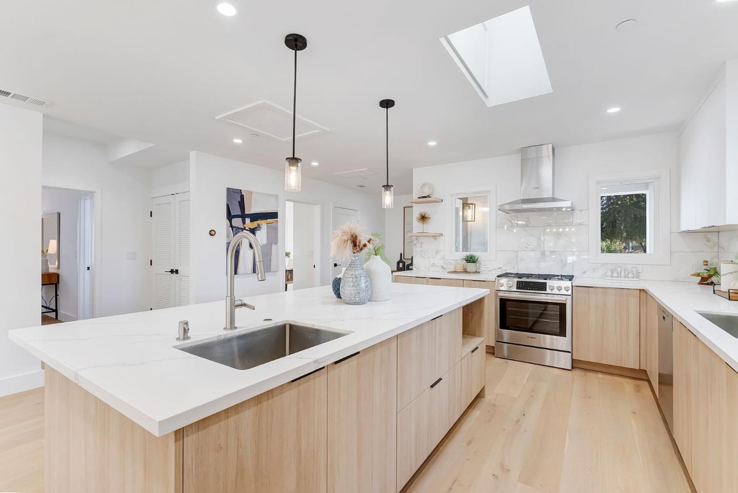 Detail Gallery Image 5 of 45 For 827 S Idaho St, San Mateo,  CA 94402 - 4 Beds | 4 Baths