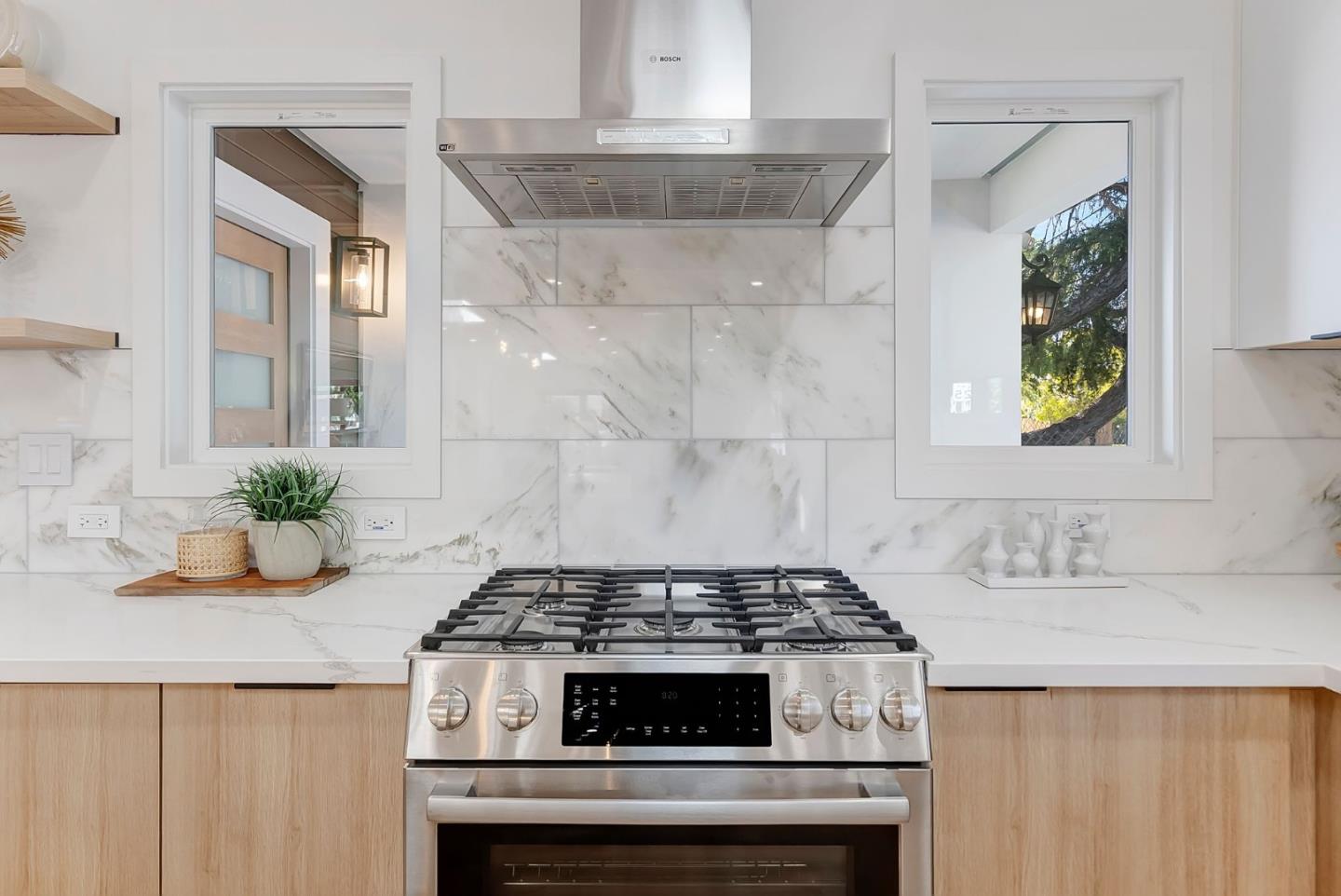 Detail Gallery Image 7 of 45 For 827 S Idaho St, San Mateo,  CA 94402 - 4 Beds | 4 Baths