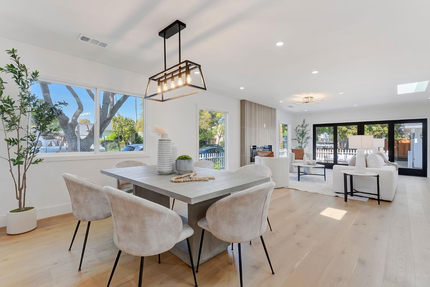Detail Gallery Image 8 of 45 For 827 S Idaho St, San Mateo,  CA 94402 - 4 Beds | 4 Baths