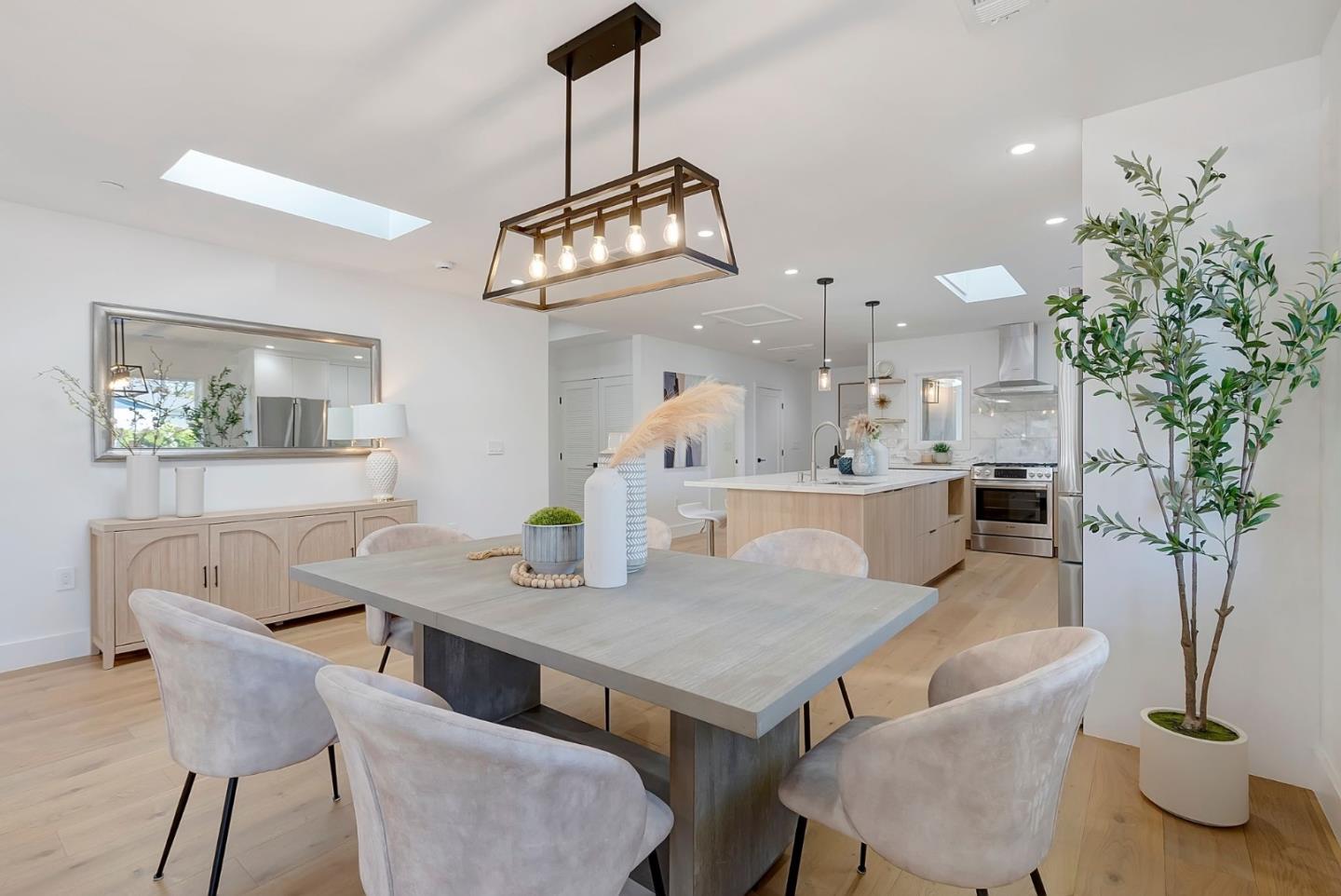 Detail Gallery Image 9 of 45 For 827 S Idaho St, San Mateo,  CA 94402 - 4 Beds | 4 Baths