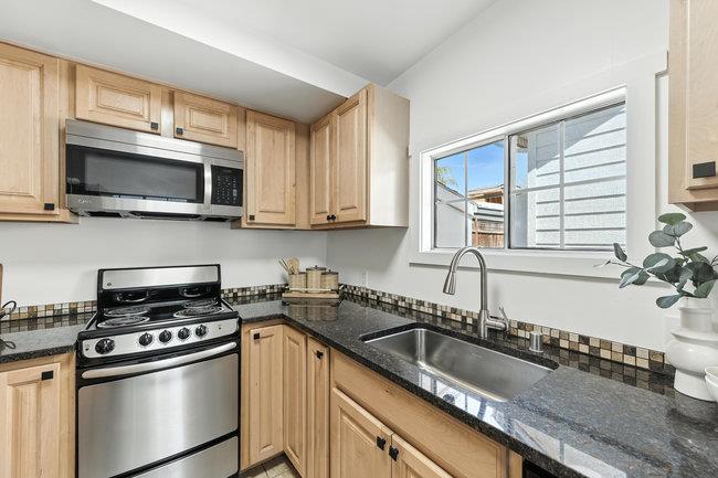 Detail Gallery Image 14 of 26 For 755 Homer Ave, Palo Alto,  CA 94301 - 2 Beds | 2 Baths