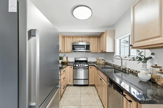 Detail Gallery Image 15 of 26 For 755 Homer Ave, Palo Alto,  CA 94301 - 2 Beds | 2 Baths