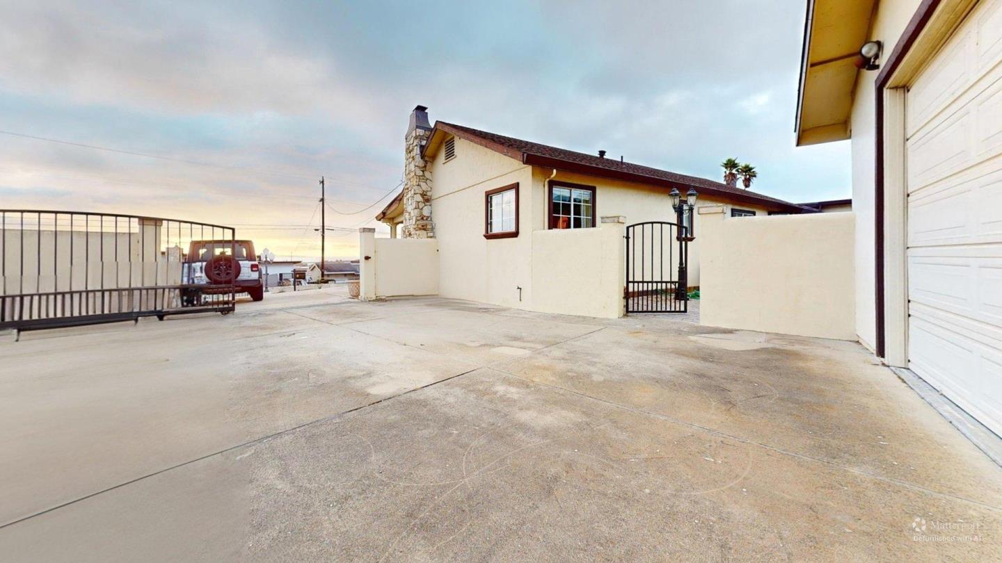 Detail Gallery Image 26 of 57 For 1976 Grandview St, Seaside,  CA 93955 - 3 Beds | 2 Baths