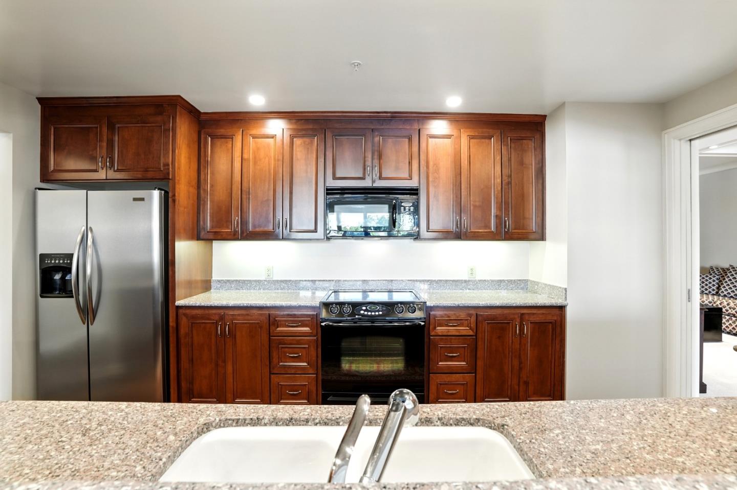 Detail Gallery Image 18 of 39 For 10 Crystal Springs Rd #1310,  San Mateo,  CA 94402 - 2 Beds | 2/1 Baths