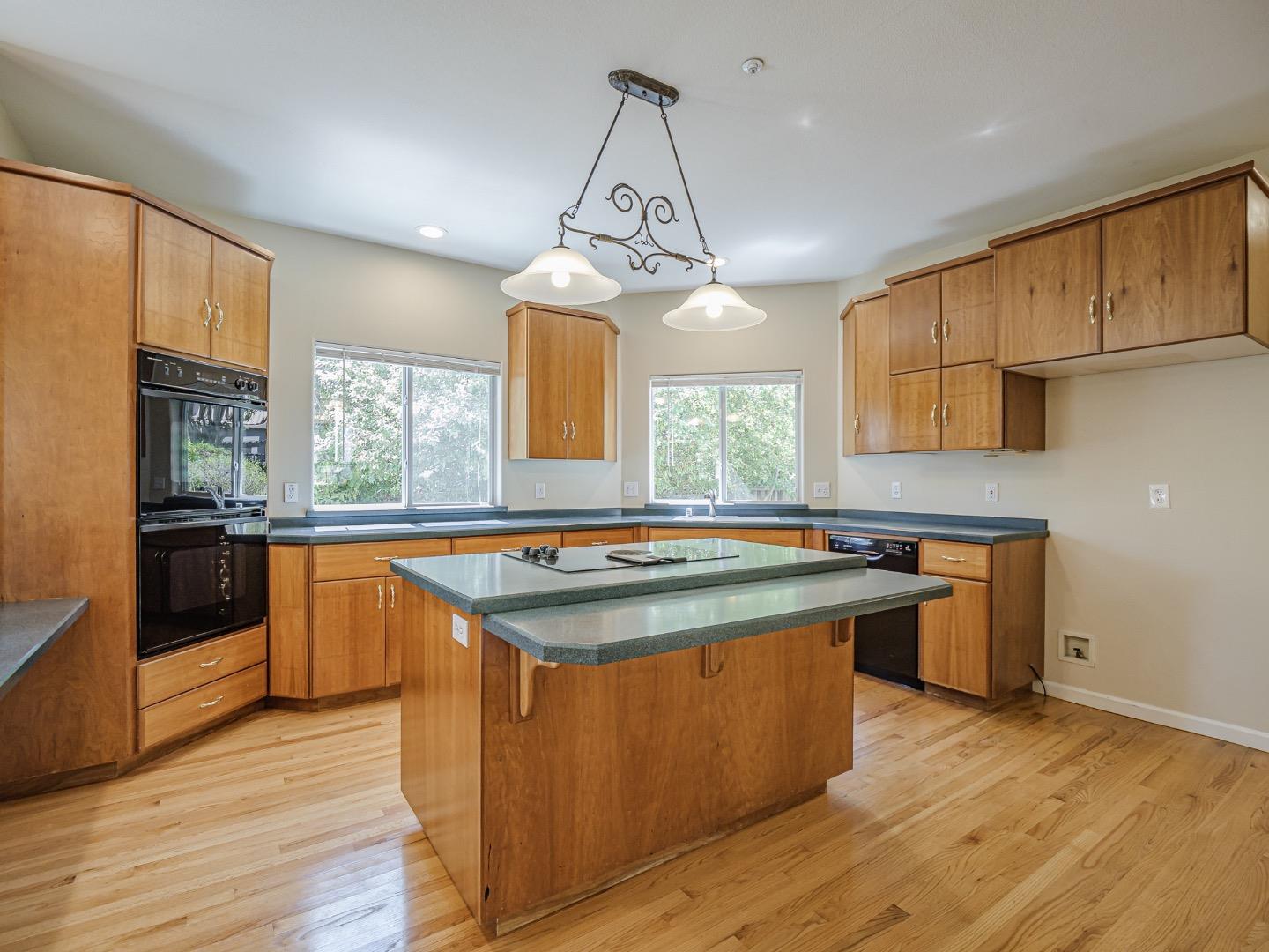 Detail Gallery Image 24 of 107 For 3385 Daffodil Ct, Soquel,  CA 95073 - 4 Beds | 2/1 Baths