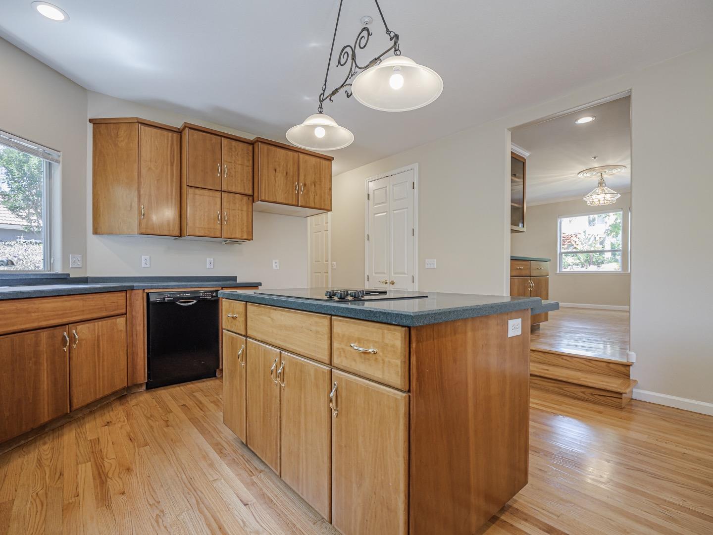 Detail Gallery Image 26 of 107 For 3385 Daffodil Ct, Soquel,  CA 95073 - 4 Beds | 2/1 Baths