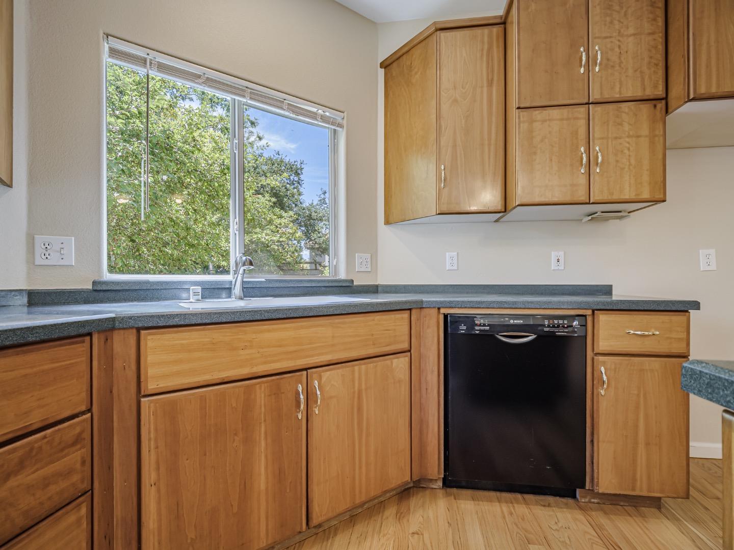 Detail Gallery Image 27 of 107 For 3385 Daffodil Ct, Soquel,  CA 95073 - 4 Beds | 2/1 Baths