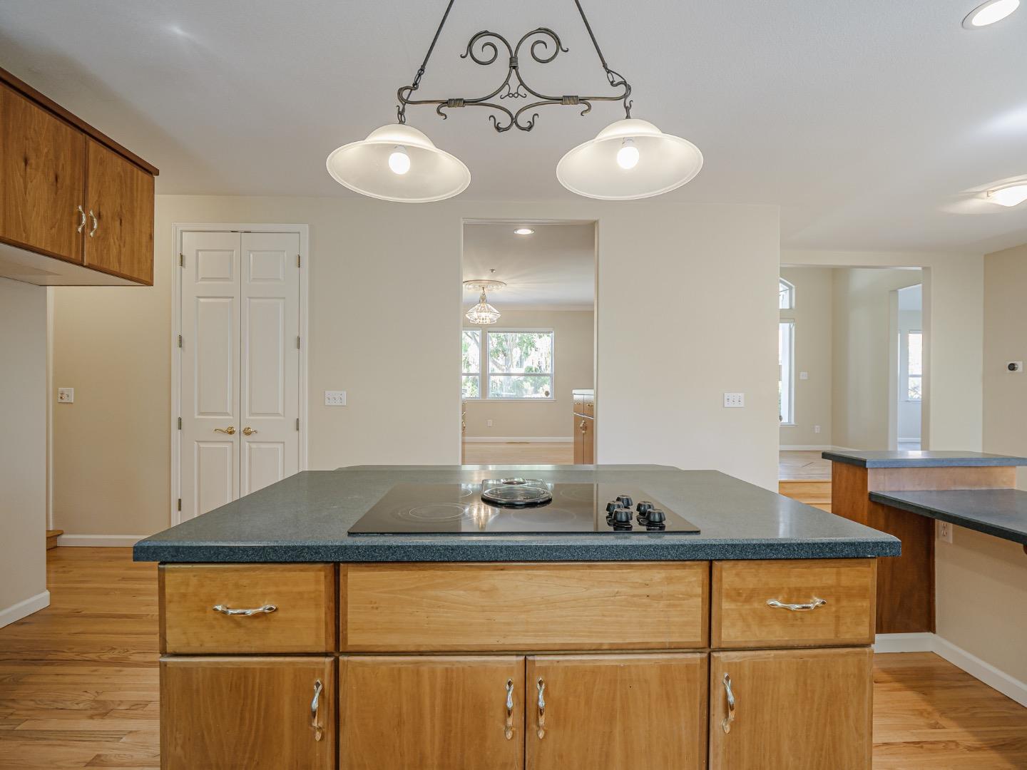 Detail Gallery Image 9 of 107 For 3385 Daffodil Ct, Soquel,  CA 95073 - 4 Beds | 2/1 Baths