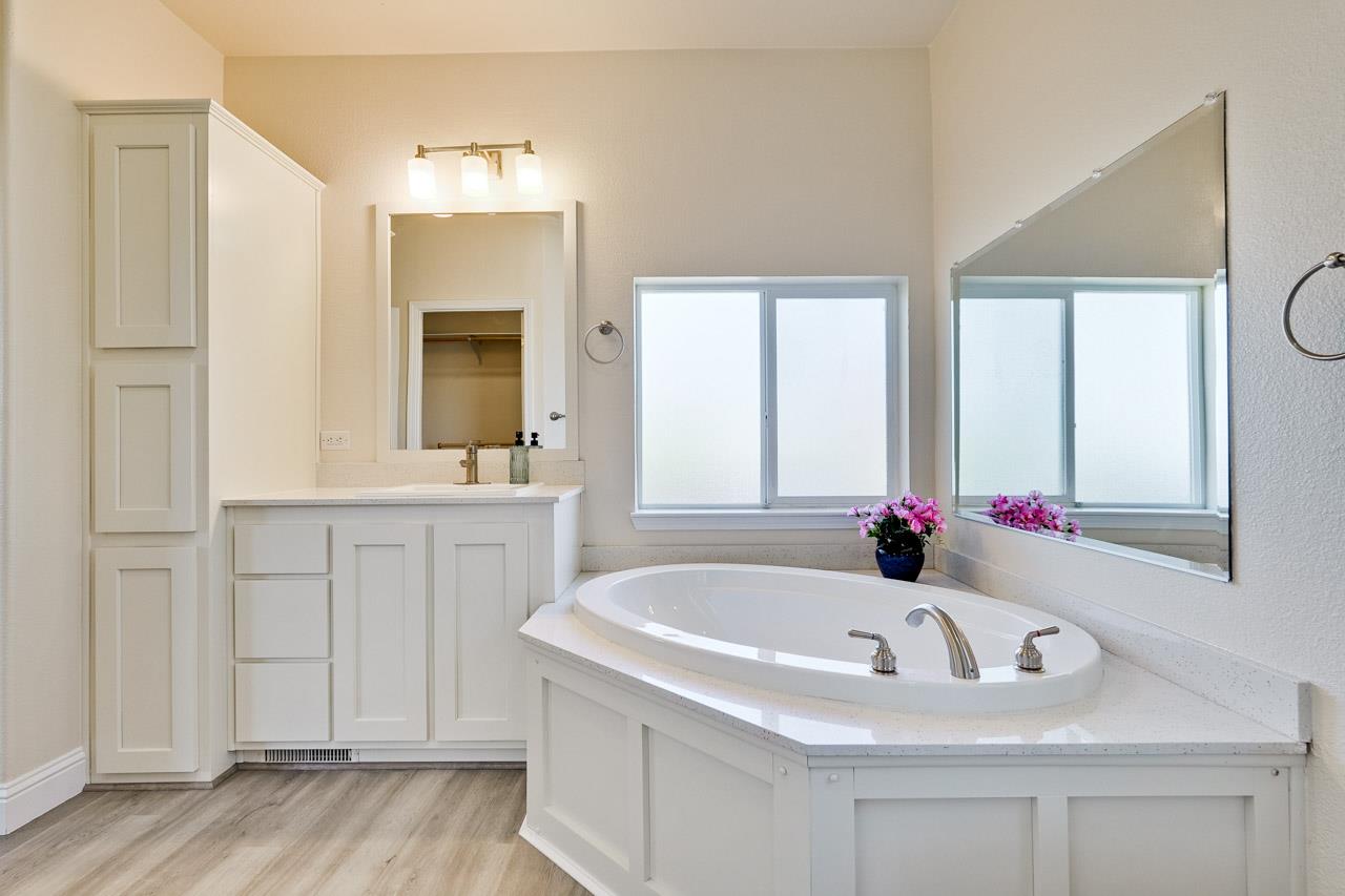 Detail Gallery Image 12 of 36 For 1225 Vienna Dr #150,  Sunnyvale,  CA 94089 - 3 Beds | 2 Baths