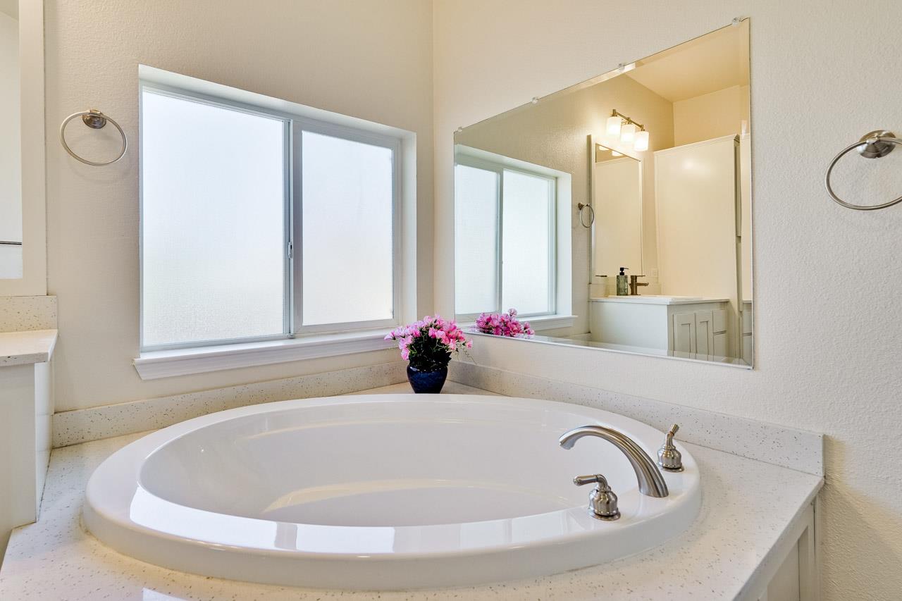 Detail Gallery Image 13 of 36 For 1225 Vienna Dr #150,  Sunnyvale,  CA 94089 - 3 Beds | 2 Baths